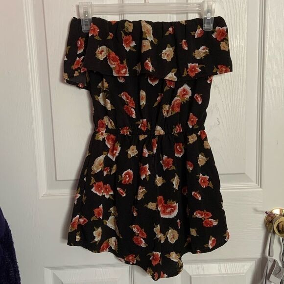 Black Strapless Floral Ruffle Top Romper - Picture 4 of 12